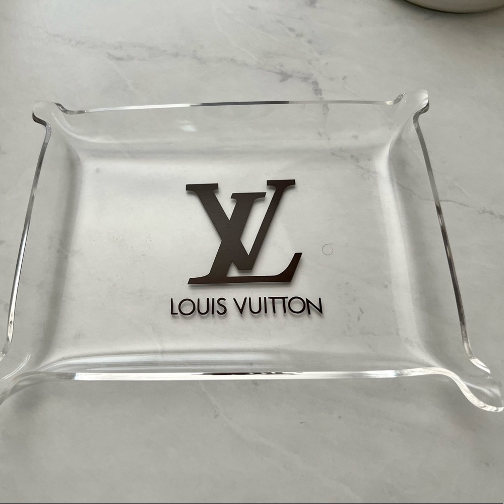 LV plastic tray